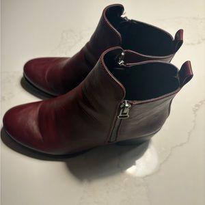 Taxi burgundy women’s boots.